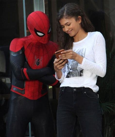 Tom Holland And Zendaya Car : Zendaya dating Spiderman costar Tom ...