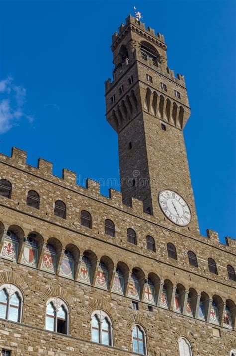 Palazzo Vecchio Overlooks Piazza Della Signoria Stock Photo - Image of exterior, bell: 77452316