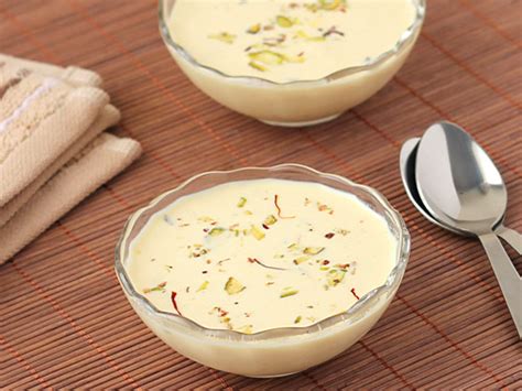 Basundi Recipe - Cardamom Flavored Thickened Milk with Dry Fruits