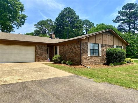 201 Lakeview Cir, Russellville, AR 72802 | realtor.com®