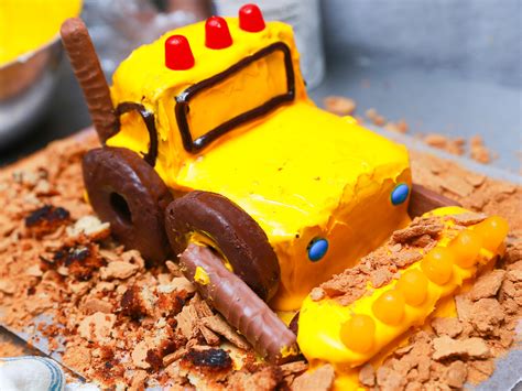 How to Make an Excavator Cake: 7 Steps (with Pictures) - wikiHow