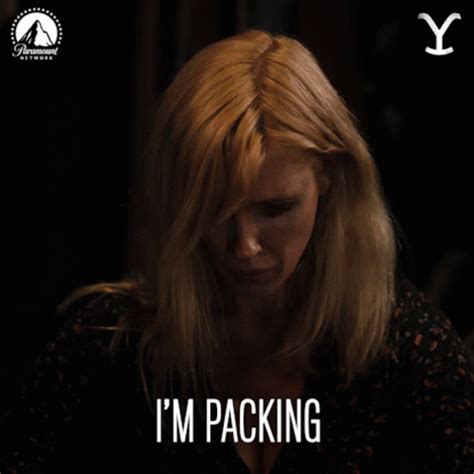 Im Packing Beth Dutton GIF - Im Packing Beth Dutton Kelly Reilly - Discover & Share GIFs ...