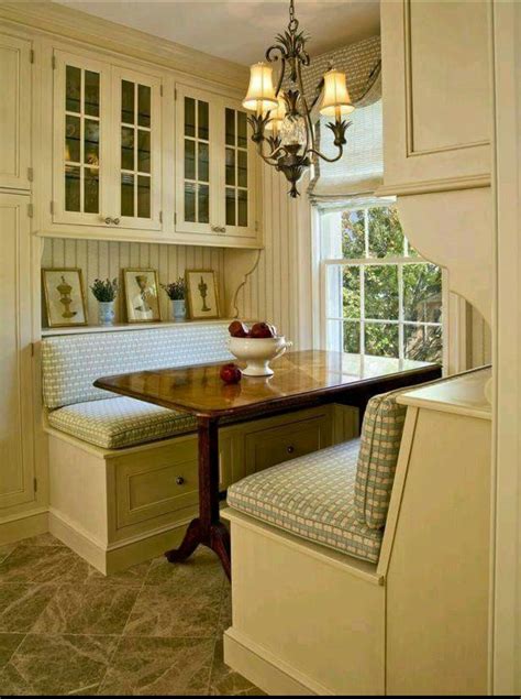 Pin by Cris Jiher on comedores / dinner rooms | Banquette seating in kitchen, Kitchen banquette ...