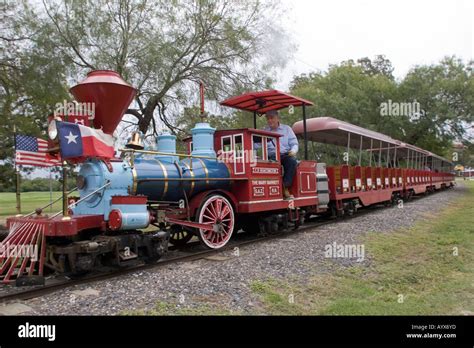 Miniature Train ride - San Antonio Zoo Eagle at San Antonio Zoo Texas ...