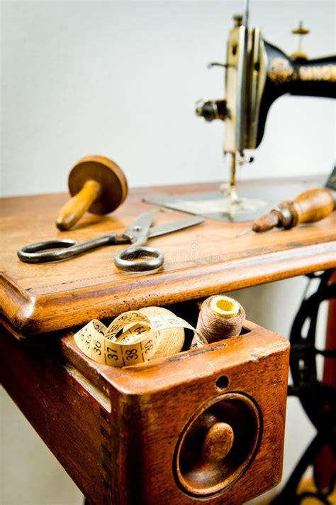 Vintage Tailor`s Tools on Old Sewing Machine Stock Photo - Image of sewing, fashioned: 149700056