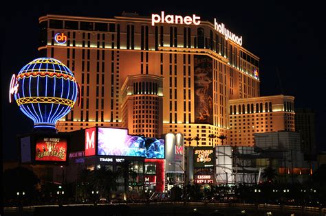 Simply Delicious: Planet Hollywood "The Vegas Show" ....a Must See!