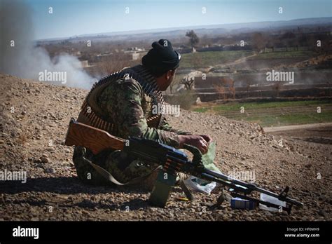 British soldiers in afghanistan group hi-res stock photography and images - Alamy