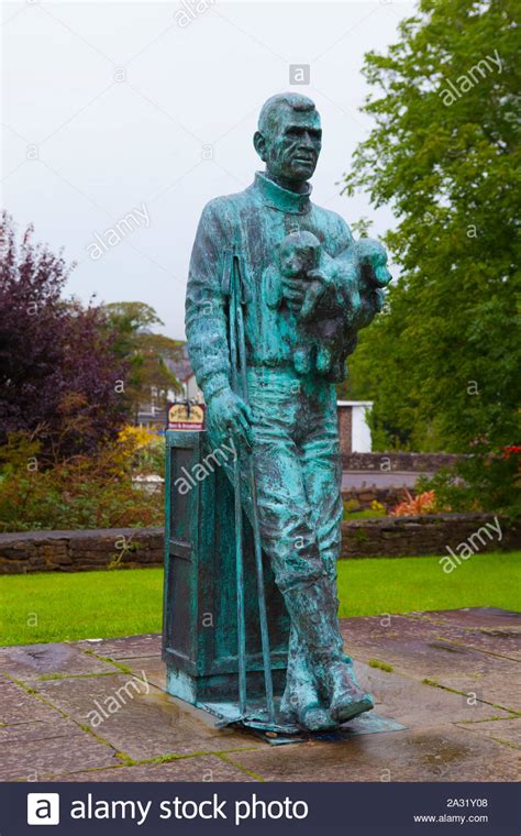 Bronze Statue Tom Crean Stock Photos & Bronze Statue Tom Crean Stock Images - Alamy