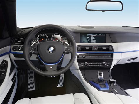 BMW M5 - Review and photos