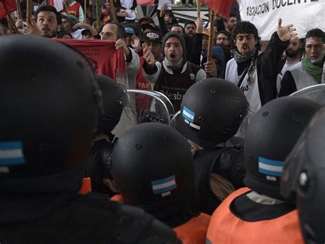 Argentina Shuts Down as Macri Faces First General Strike - Bloomberg