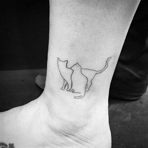 2 cats | Diseños de tatuaje de gato, Tatuajes hipster, Tatuaje de gatos