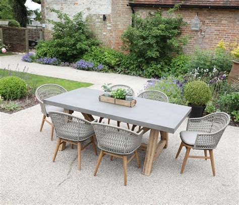 33 Inspiring Outdoor Dining Table Design Ideas - MAGZHOUSE