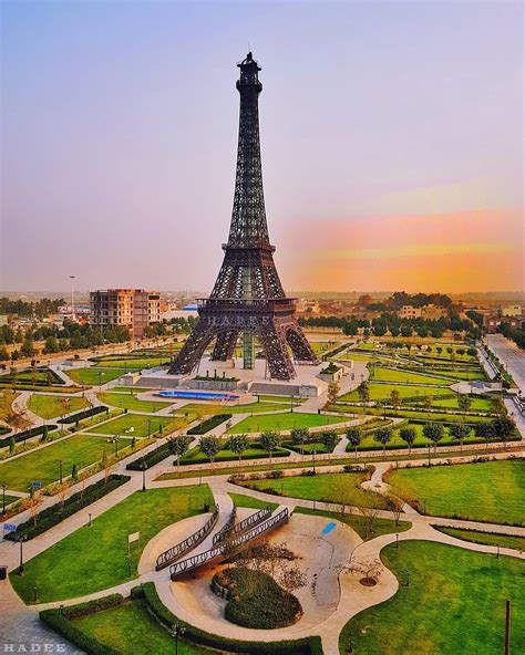 Replica Tower, Bahria Town Lahore, Punjab, Pakistan. Photo by 📸 @hadii ...