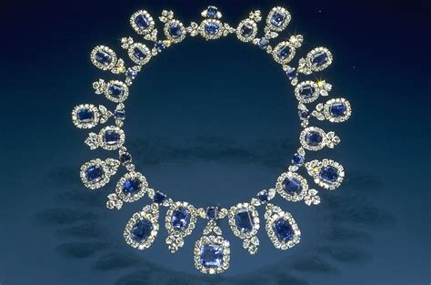File:Hall Sapphire and Diamond Necklace.jpg - Wikimedia Commons