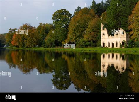 Painshill Park Cobham Surrey Autumn colours 28.10.19 Stock Photo - Alamy