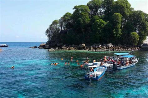 Snorkeling at Renggis Island, Tioman Island, Malaysia | Gokayu, Your Travel Guide