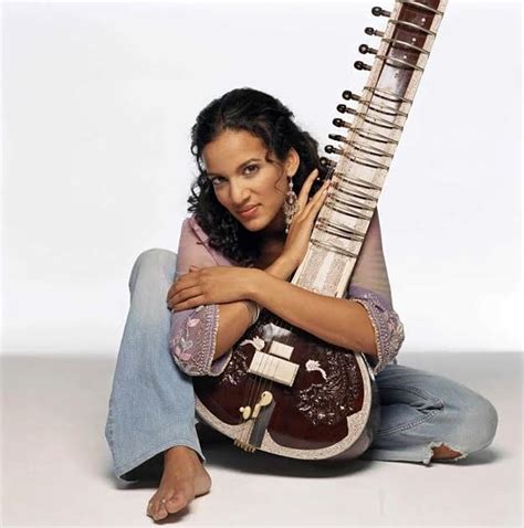 Anoushka Shankar, la regina del sitar, al Teatro Diego Fabbri