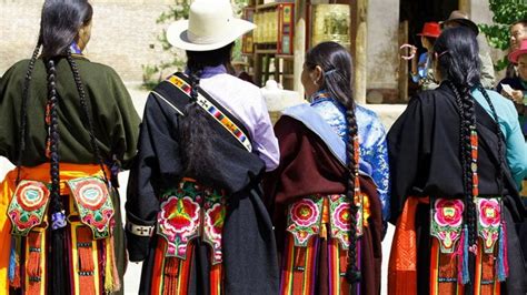 Tibet Clothing: See How Tibetan People Dress Differently from Others