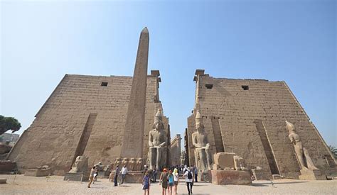 File:Entrance of Luxor Temple, Luxor, Egypt.JPG - Wikimedia Commons