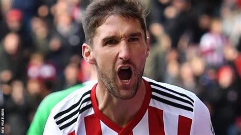 Chris Basham: Sheffield United defender signs new deal at Bramall Lane until June 2021 - BBC Sport