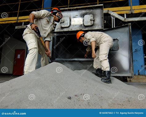 Power plant workers editorial photography. Image of force - 66587662