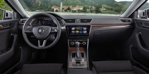 Skoda Superb Estate Interior & Infotainment | carwow