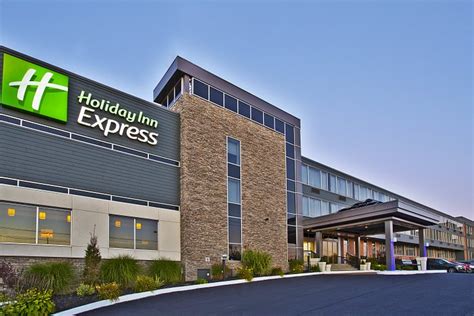 HOLIDAY INN EXPRESS SAULT STE MARIE, AN IHG HOTEL $77 ($̶1̶1̶4̶ ...