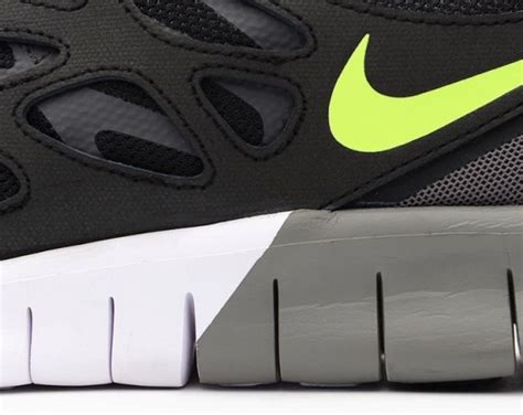 Nike Free Run 2 EXT Black/Volt - WearTesters