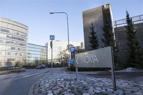 Nokia to sell metal-design Lumia to refresh comeback bid