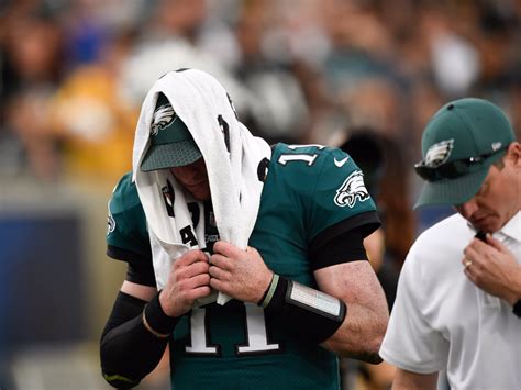 Carson Wentz left the Eagles game with a knee injury and it sounds ominous | Business Insider India