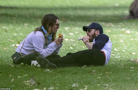 PICTURE EXCLUSIVE: Lily James and Chris Evans enjoy a date in a park ...