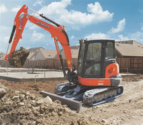 Small Backhoe Bolivar MO | Everyday Uses and Functions - Crown Power & Equipment