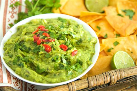 Guacamole Recipe + Chipotle Lime Chips| The BEST! Homemade & Fresh