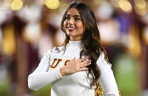 USC Song Girls Go Viral During Trojans' Debut Saturday Night - The Spun