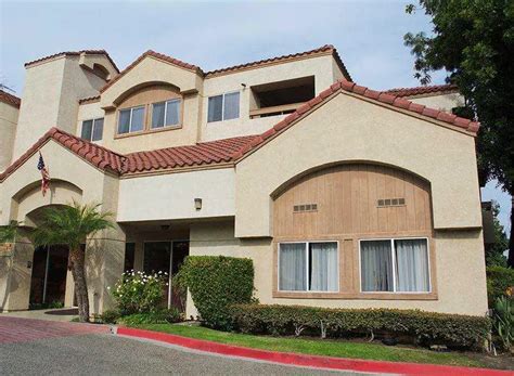 Anaheim Crown Plaza | Senior Living Community Assisted Living in Anaheim, CA | FindContinuingCare