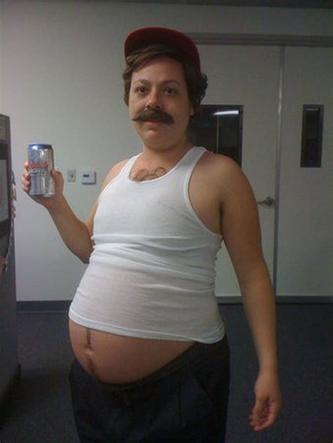 These 21 Pregnancy Halloween Costumes Feel More Like A Trick Than A ...