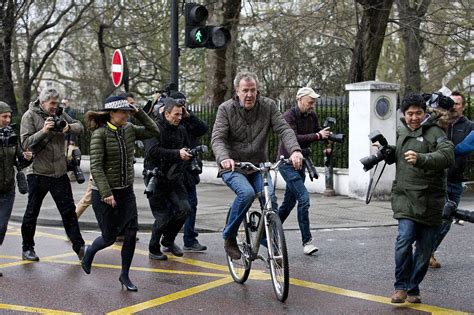 Former ‘Top Gear’ Host Jeremy Clarkson Apologizes for Hitting Producer Oisin Tymon - WSJ