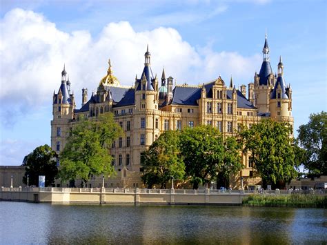 The Castle of Schwerin | Castle, Schwerin, Famous castles