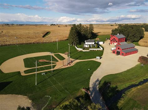 Dyersville Iowa Field Of Dreams - img-Bahadur