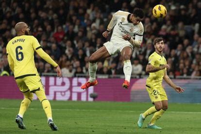Esplendor y susto en el barro: el Madrid se impone al Villarreal pero pierde a Alaba | Fútbol ...