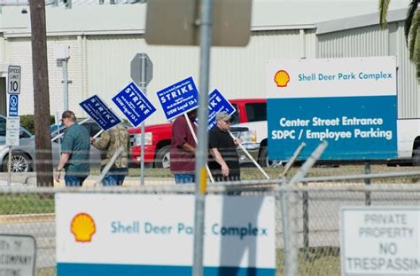 United Steelworkers Say Safety, Not Wages, Behind Refinery Strike