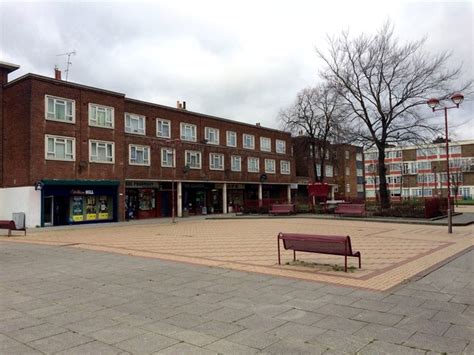 Temple Hill Square, Dartford © Chris Whippet :: Geograph Britain and Ireland