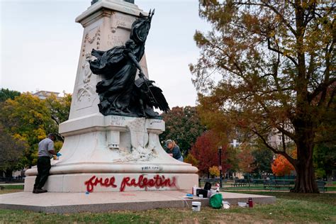 Lincoln Memorial temporarily closed after being vandalized with 'Free Gaza' graffiti - KVNU ...