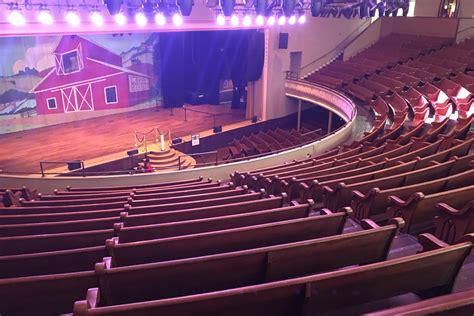 Visit the Ryman Auditorium in Nashville - Carltonaut's Travel Tips