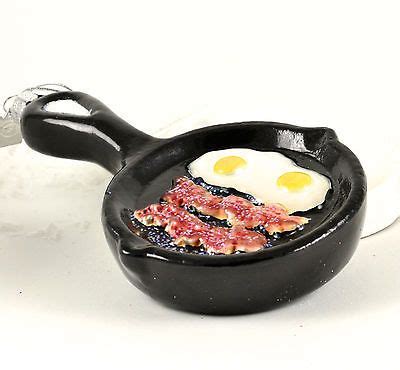 cast iron eggs and bacon - Google Search | Cast iron pan, It cast, Cast ...