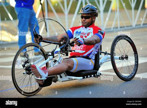 Handcycle marathon racers hi-res stock photography and images - Alamy