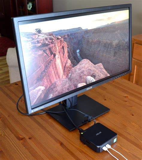 Test Driving an Unusual Pairing: A Chromebox and a 28-inch 4K UHD Monitor - GeekDad