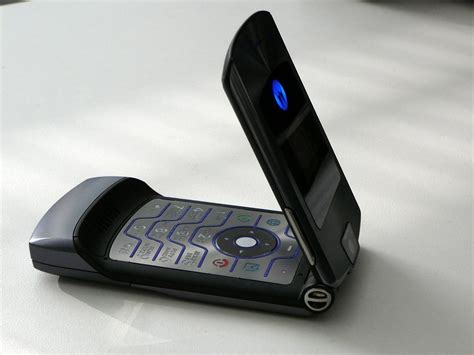 5 "dumb" phones that are much better than the smartphones we have today