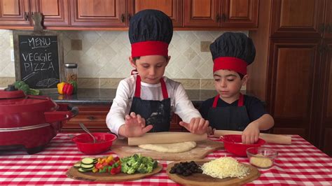 Veggie Pizza | Kids Baking | How to make a pizza - YouTube