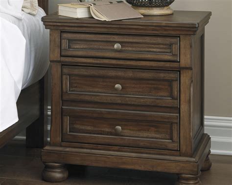 Signature Design by Ashley Flynnter Medium Brown Nightstand - Walmart.com